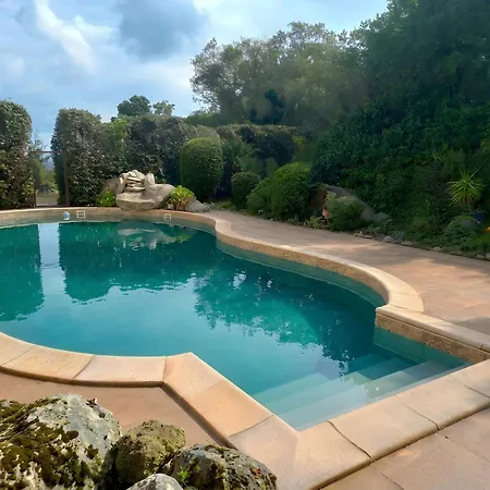 Mini 1 Piece 19 M2 Pour 2 Personnes Piscine Partagee Climatisation